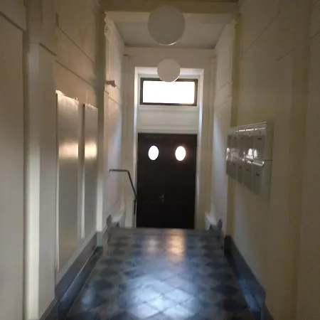 Metro Minute Homestay *